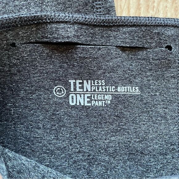 Nike Dri-Fit Gray Cropped Leggings - Size: Small - Picture 5 of 9